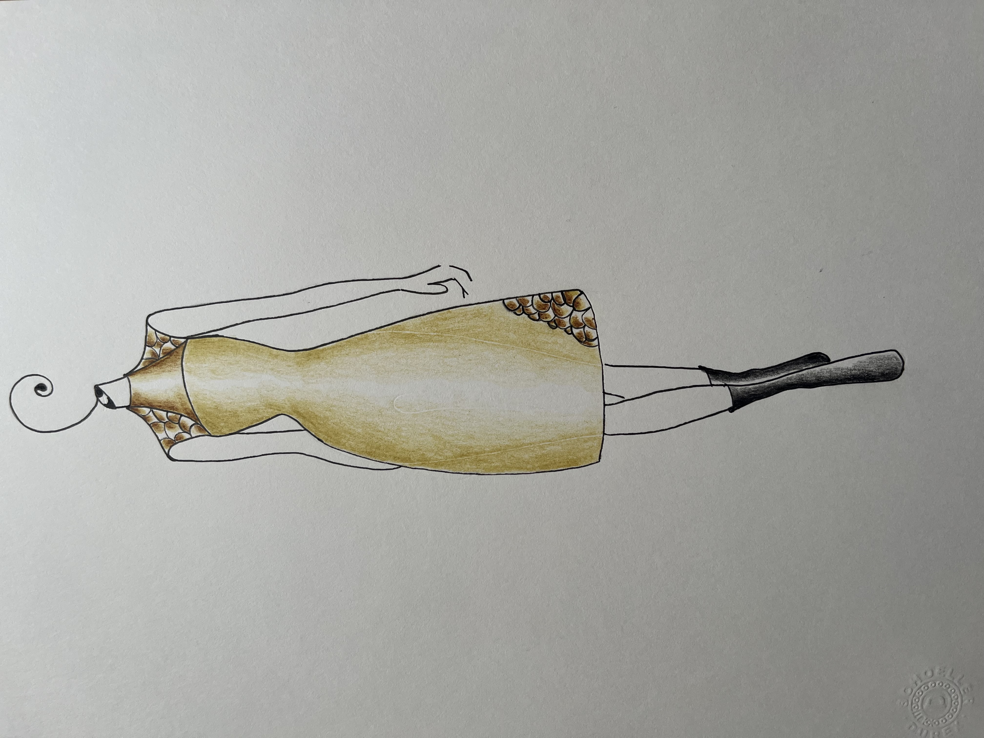 Dessin d'une robe de soirée dorée en soie avec un col licou 